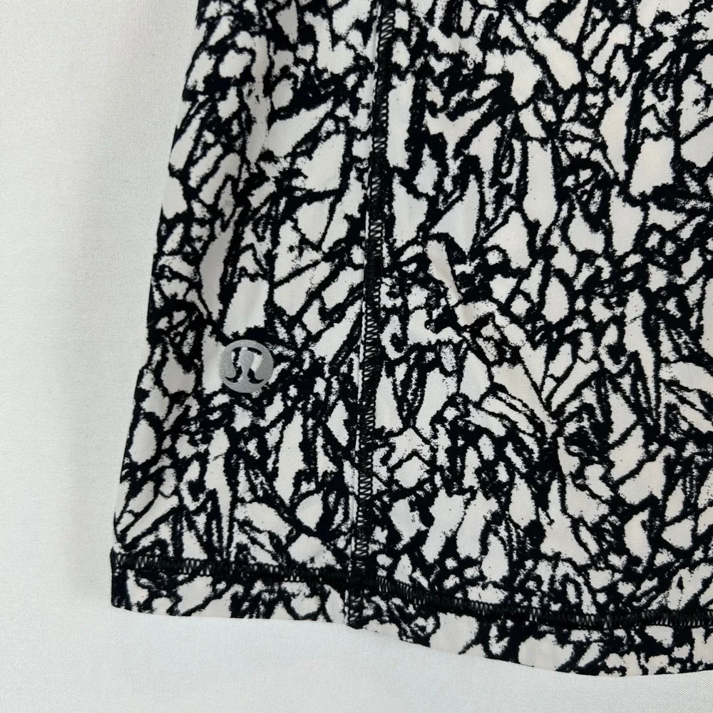 Lululemon Sole‎ Training Tank Top Women Size 2 Black White Abstract Print